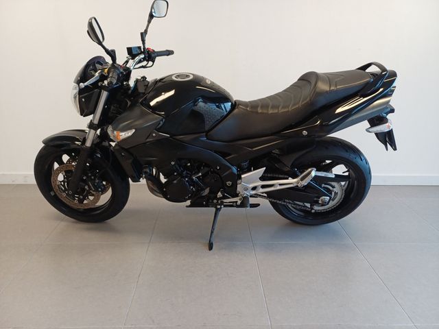 suzuki - gsr-600