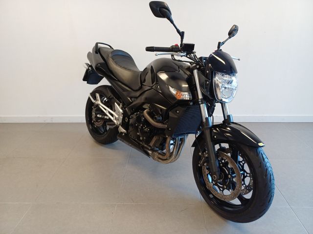 suzuki - gsr-600