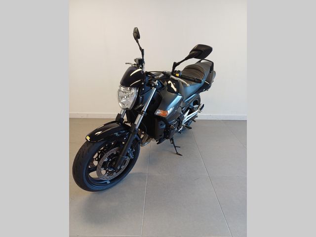 suzuki - gsr-600
