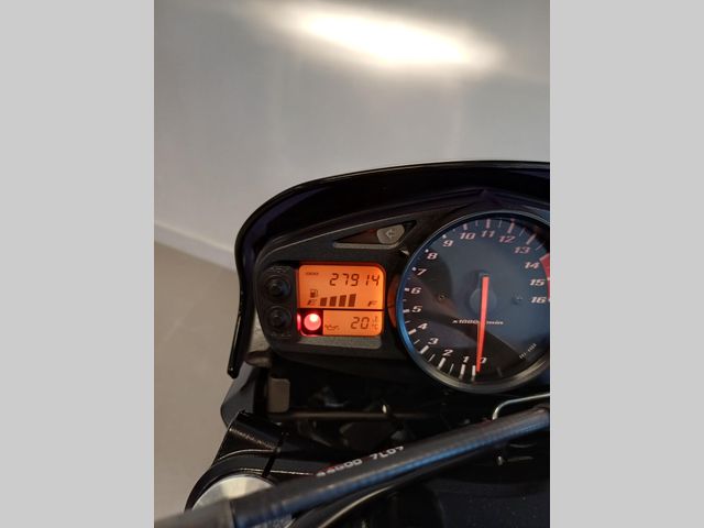 suzuki - gsr-600