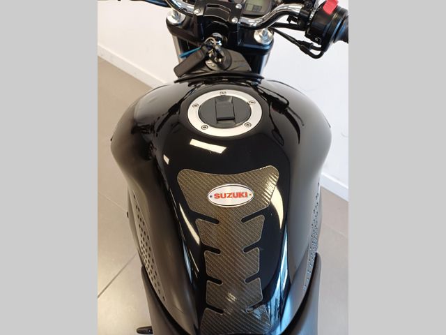 suzuki - gsr-600