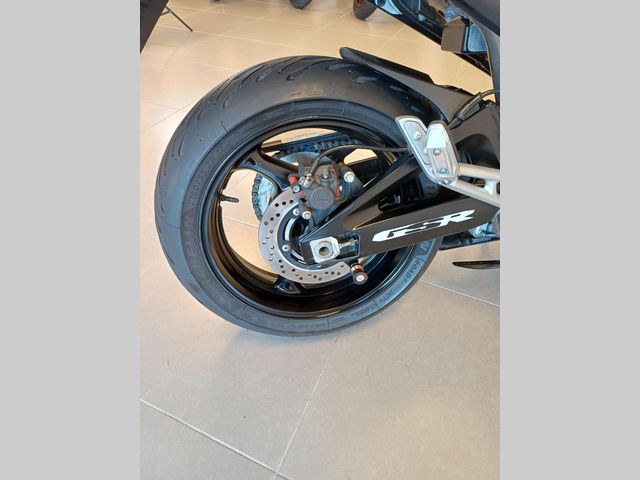suzuki - gsr-600