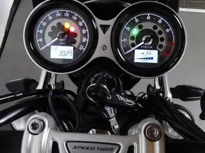 TRIUMPH SPEED TWIN 1200 – foto 3
