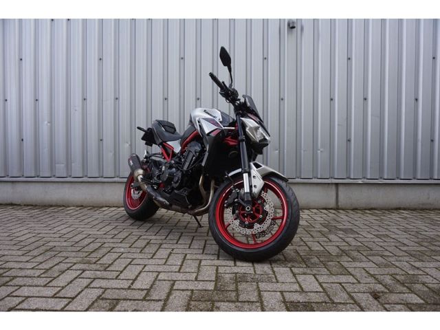 kawasaki - z900