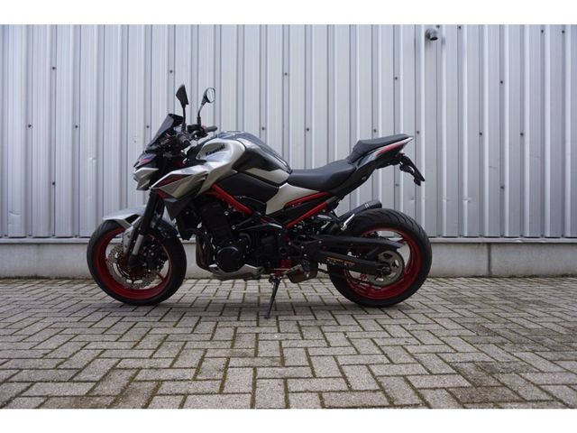 kawasaki - z900