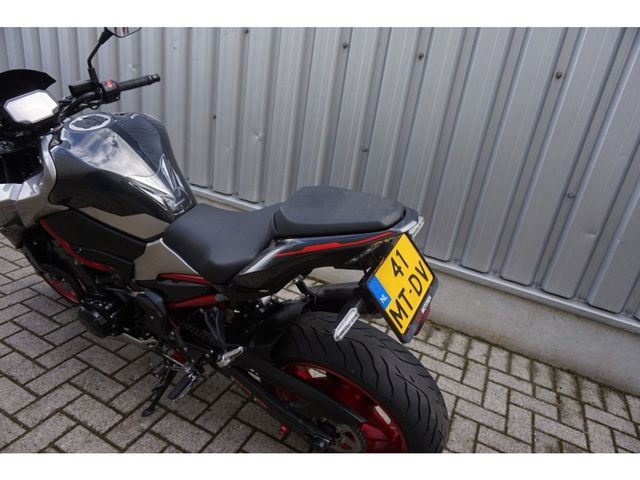 kawasaki - z900