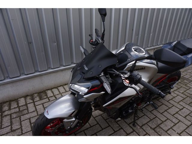 kawasaki - z900