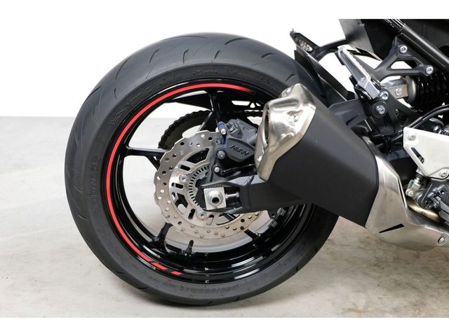 kawasaki - z900