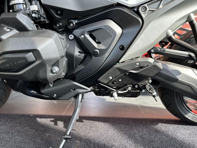 bmw - r-1300-rs