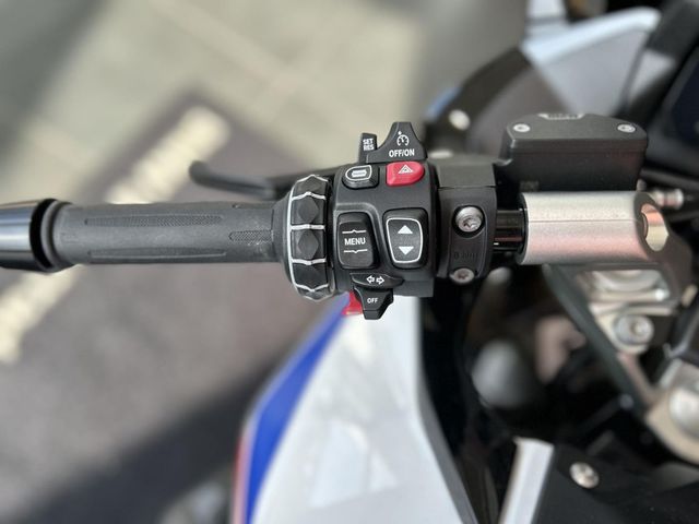 bmw - r-1300-rs