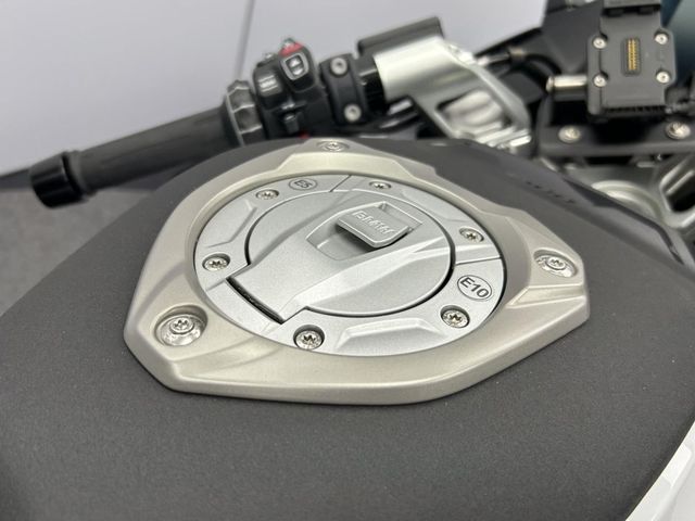 bmw - r-1300-rs