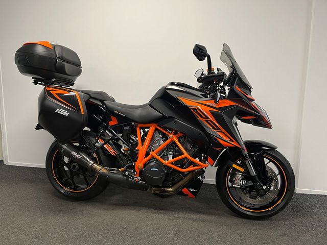ktm - 1290-super-duke-gt