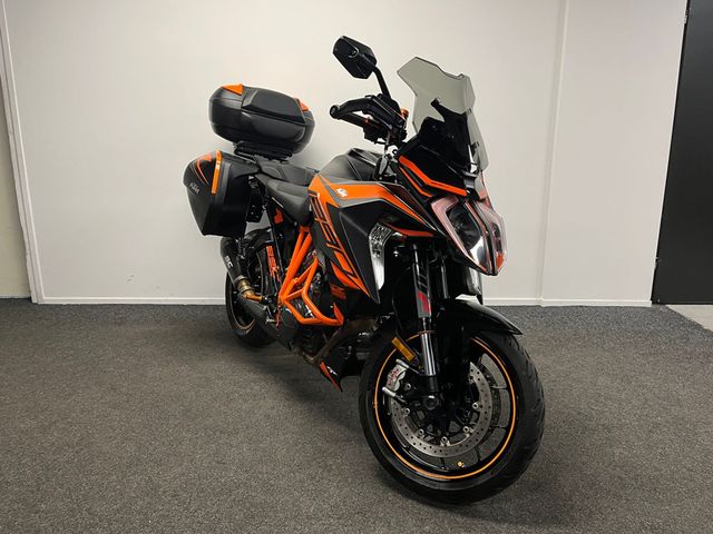 ktm - 1290-super-duke-gt