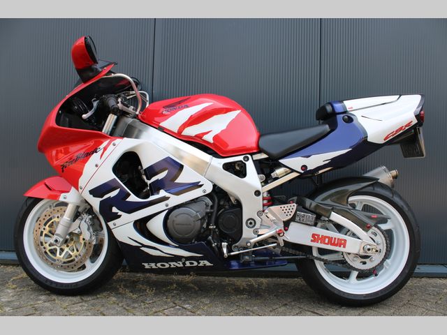 honda - cbr-900-rr-fireblade