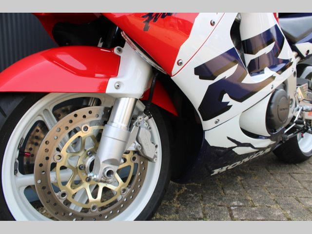 honda - cbr-900-rr-fireblade