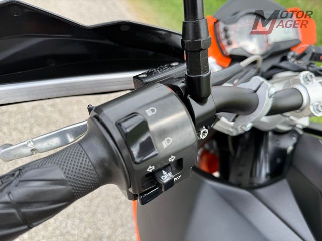 ktm - 990-supermoto-r