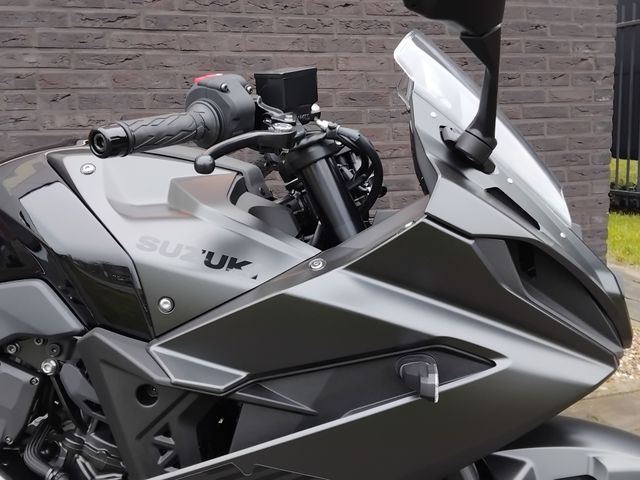 suzuki - gsx-8r
