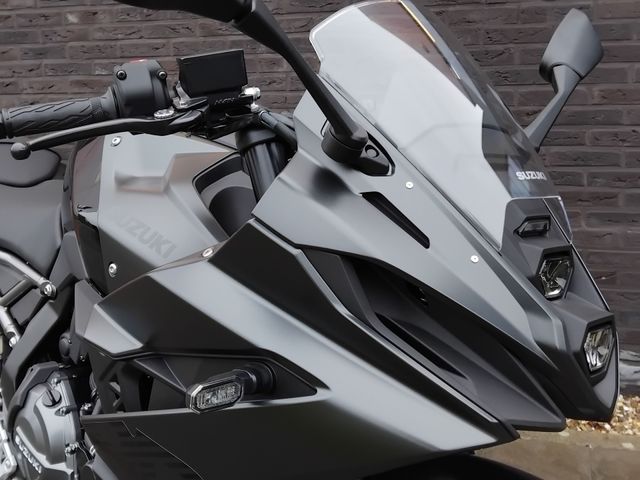 suzuki - gsx-8r