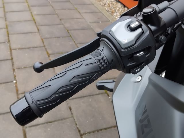 suzuki - gsx-8r