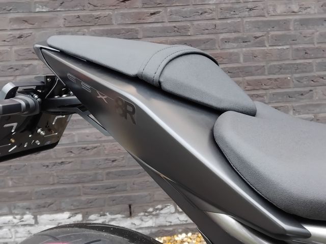 suzuki - gsx-8r