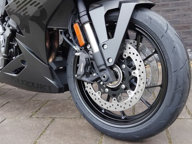 suzuki - gsx-8r