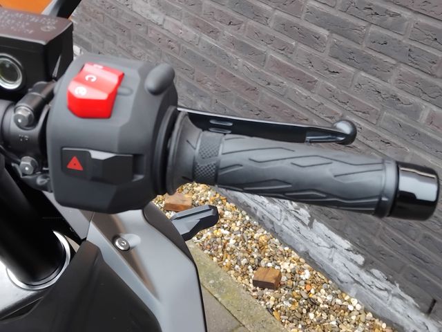 suzuki - gsx-8r