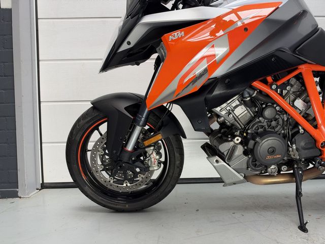 ktm - 1290-super-duke-gt