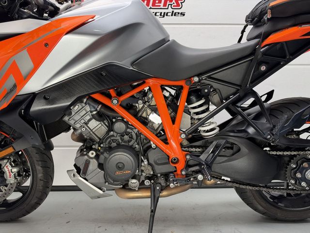 ktm - 1290-super-duke-gt