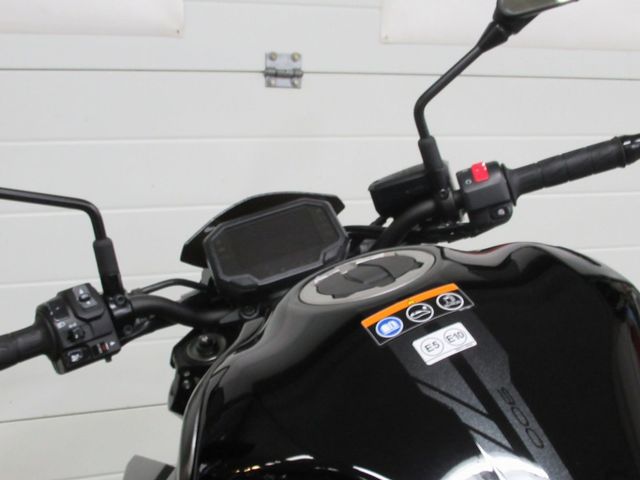 kawasaki - z900