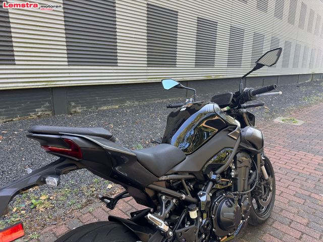 kawasaki - z900