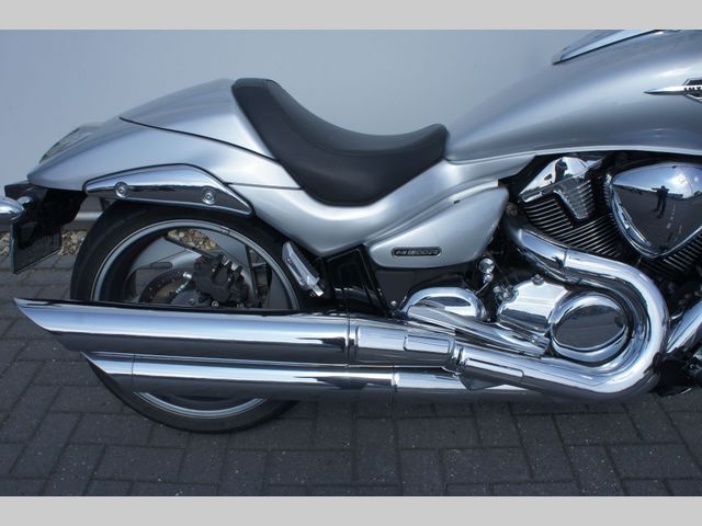 suzuki - m-1800-r-intruder