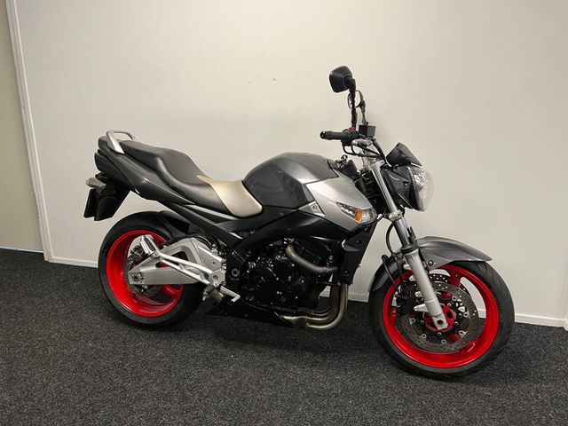 suzuki - gsr-600