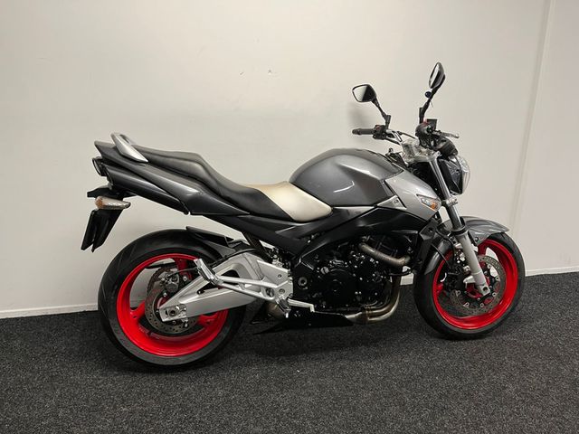suzuki - gsr-600