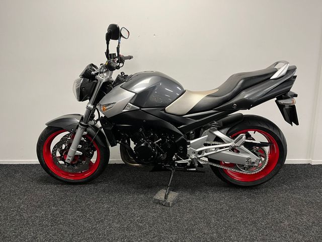 suzuki - gsr-600