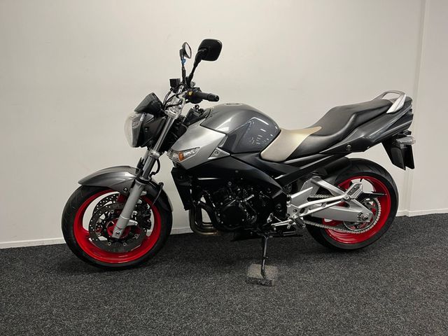 suzuki - gsr-600