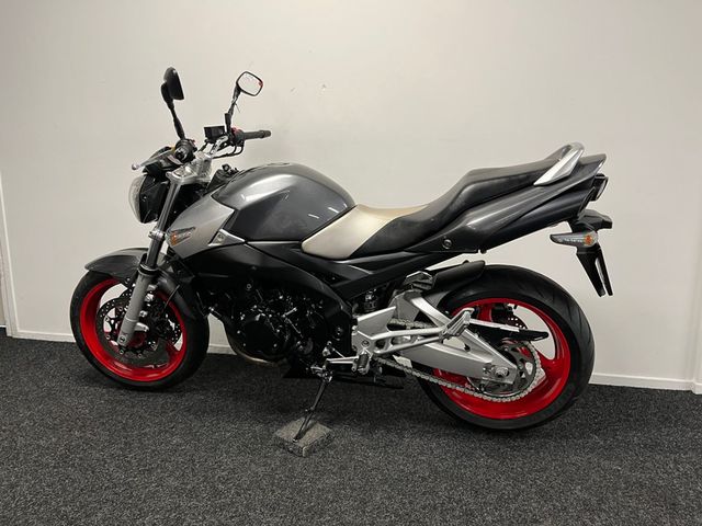 suzuki - gsr-600