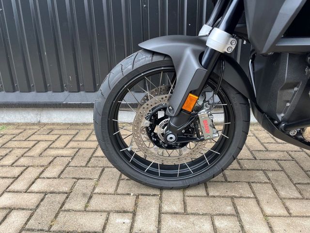 bmw - r-1300-gs-adventure-triple-black