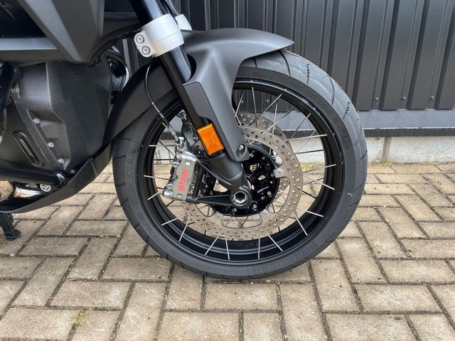 bmw - r-1300-gs-adventure-triple-black