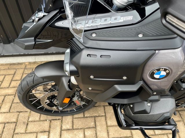 bmw - r-1300-gs-adventure-triple-black