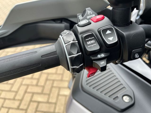 bmw - r-1300-gs-adventure-triple-black