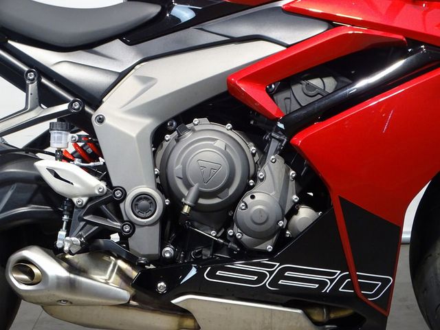 triumph - daytona-660