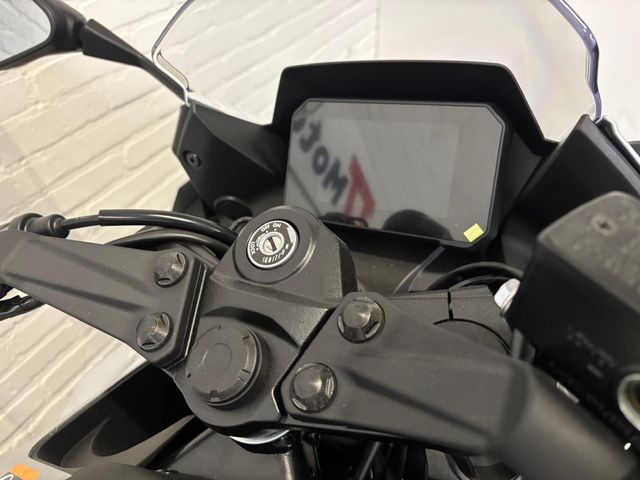 suzuki - gsx-8r