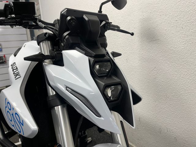 suzuki - gsx-8s
