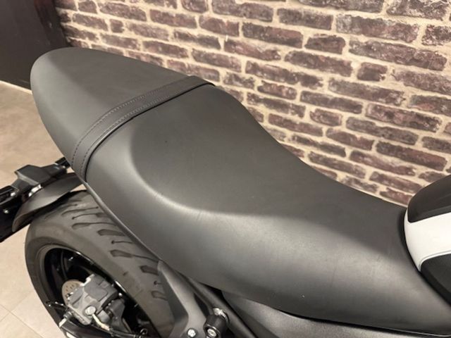 triumph - trident-660-triple-tribute-edition