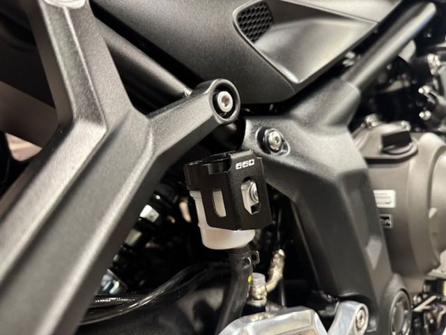 triumph - trident-660-triple-tribute-edition