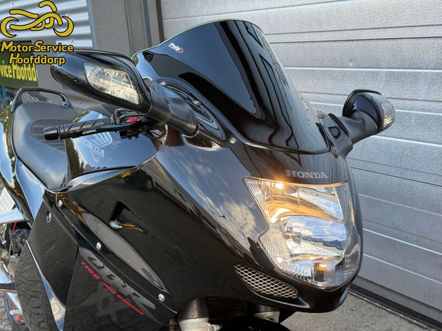 honda - cbr-1100--xx-super-blackbird