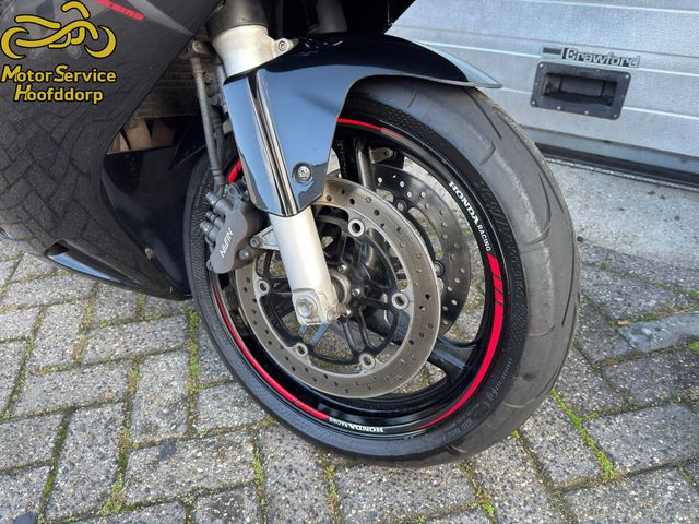 honda - cbr-1100--xx-super-blackbird