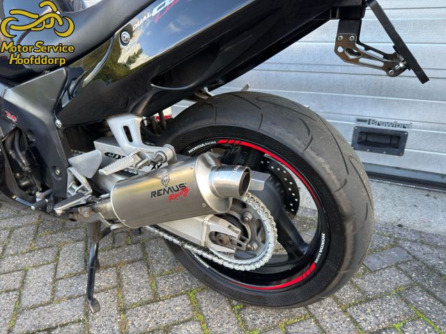 honda - cbr-1100--xx-super-blackbird