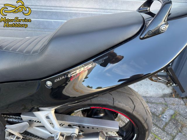 honda - cbr-1100--xx-super-blackbird