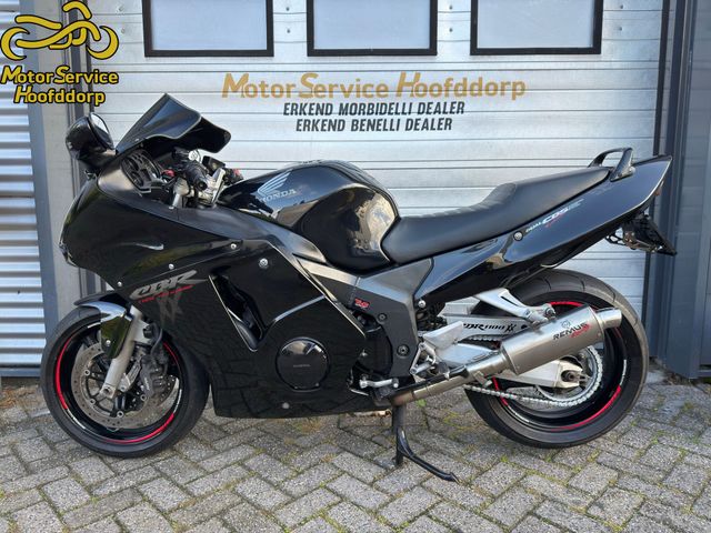 honda - cbr-1100--xx-super-blackbird